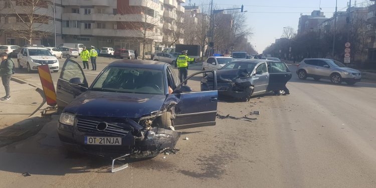 Două autoturisme implicate într un accident rutier la Alexandria